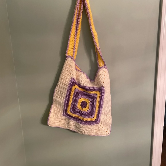 Hand crocheted tote. Shoulder strap - Picture 2 of 4